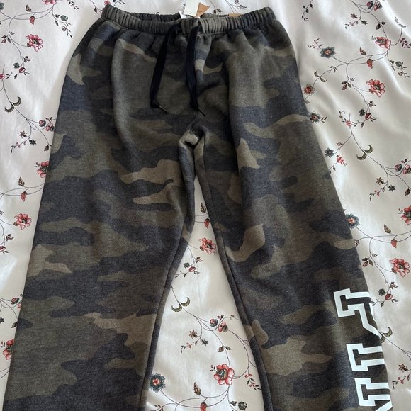 PINK by Victoria's Secret Classic Olive Green Camo Pants - Picture 1 of 3